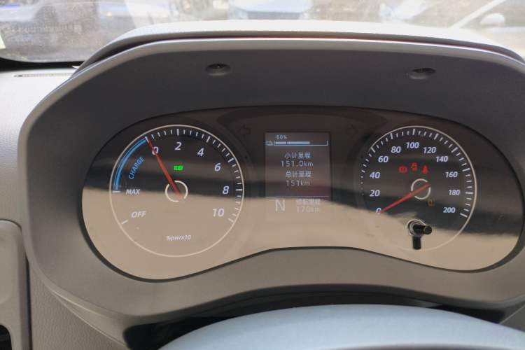 Used Wuling Yangguang 2024 300KM Comfort Version Passenger Van 75kW