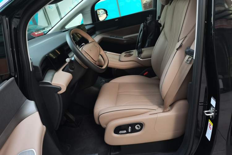 Used XPeng X9 2025 740 Ultra-Long Range Max
