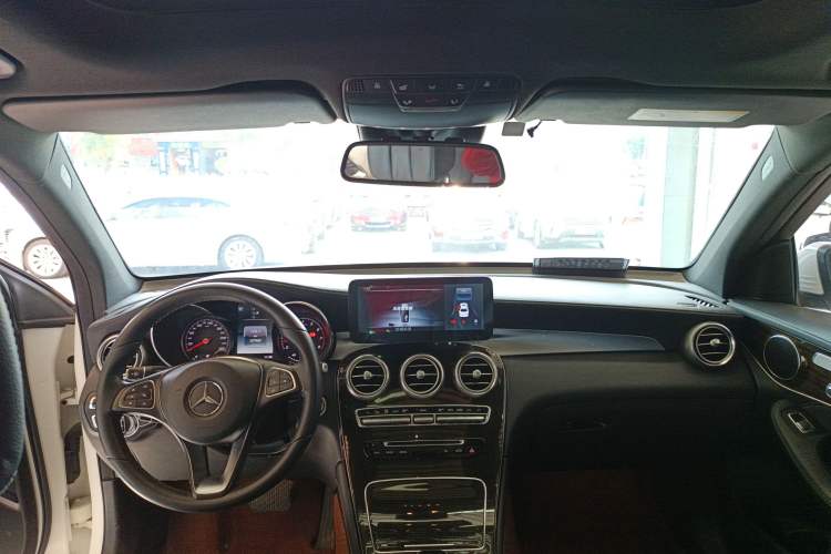 Used Mercedes-Benz GLC 2016 GLC 260 4MATIC Luxury Model