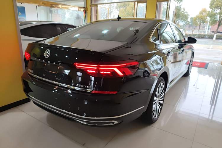 Used Volkswagen Passat 2019 330TSI Luxury Edition China VI Standard
