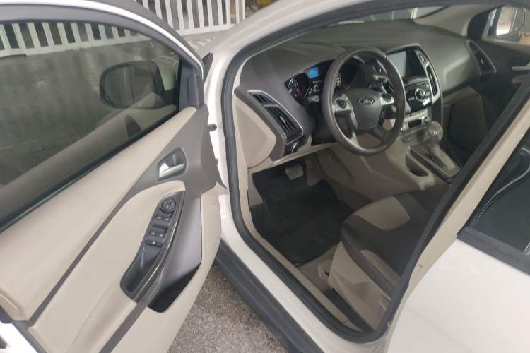 Used Ford Focus 2012 Sedan 1.6L Automatic Fashion Edition