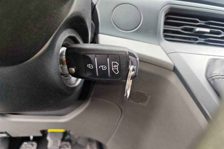 Used Ford Transit 2023 2.0T Gasoline Manual Multifunction Commercial Vehicle Short Wheelbase Low Roof 5/6 Seats
