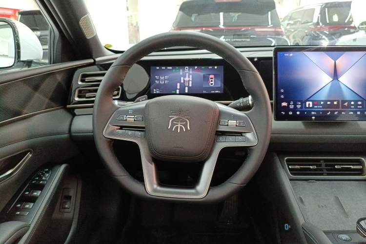 Used BYD Qin L 2025 DM-i Smart Drive 120KM Superior Model
