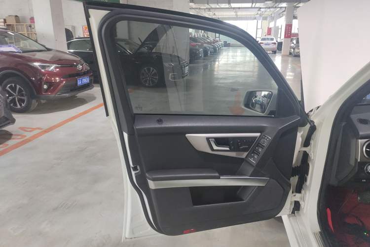 Used Mercedes-Benz GLK-Class 2015 GLK 260 4MATIC Dynamic Edition Ultimate Version
