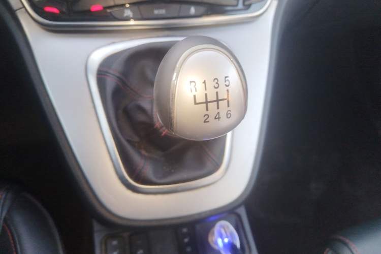 Used Haval H6 2017 Blue Label Sport Edition 2.0T Diesel Manual Two-Wheel Drive Elite Model
