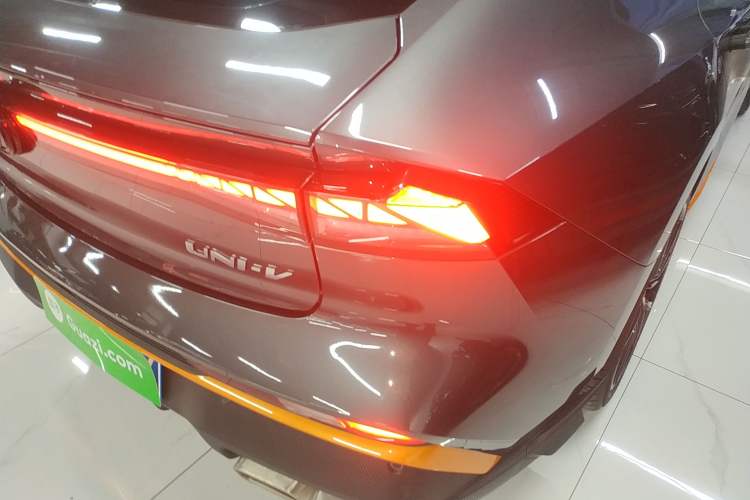 Used Changan UNI-V 2025 1.5T 500Bar Prestige Sporty Version