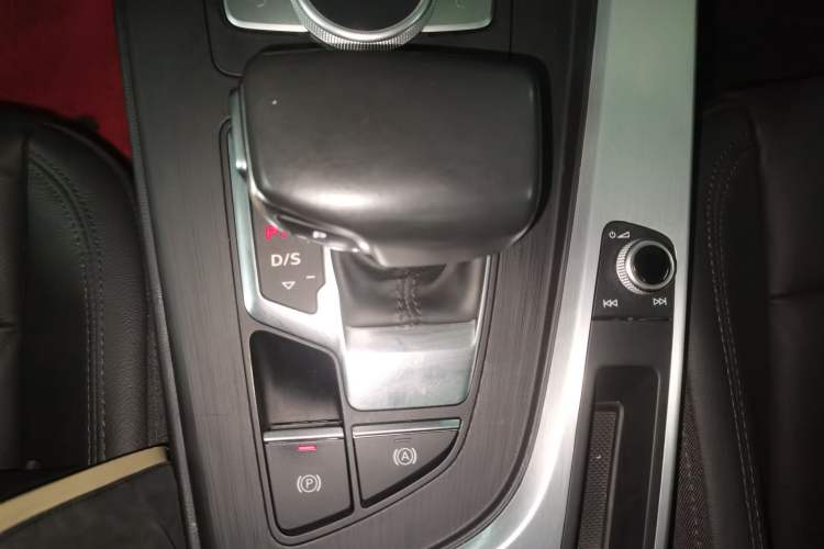 Used Audi A4L 2019 40 TFSI Fashion Edition China VI Emission Standard
