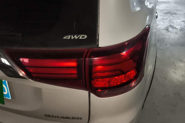 Used Mitsubishi Outlander 2016 2.4L 4x4 Elite Edition 5 Seats