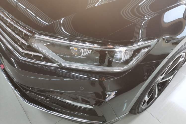 Used Volkswagen Magotan 2024 2 Million Units Zhongxiang Version 330TSI DSG Luxury Edition
