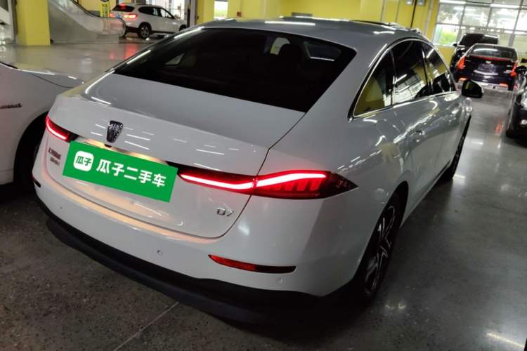 Used Roewe D7 2023 DMH 125km Superior Edition
