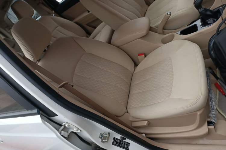 Used Baojun 730 2016 Revised 1.5L Manual Standard Version 7 Seats China V Emission Standard
