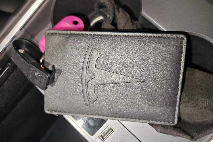 Used Tesla Model Y 2023 Long-Range All-Wheel-Drive Version
