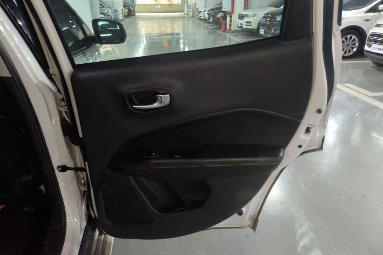 Used  Compass 2017 200T Automatic Family Edition
