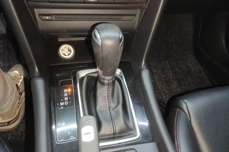 Used Mazda Mazda 3 Axela 2017 Hatchback 1.5L Automatic Luxury Model Emission Standard China V
