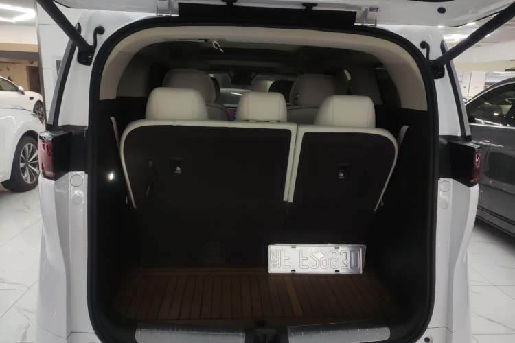 Used Denza D9 2024 DM-i 980 Four-Wheel Drive Prestige Model
