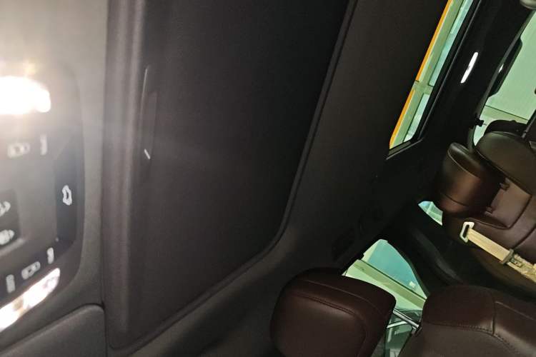 Used Toyota Granvia 2024 2.5L Hybrid Prestige PLUS Four-Wheel Drive Version