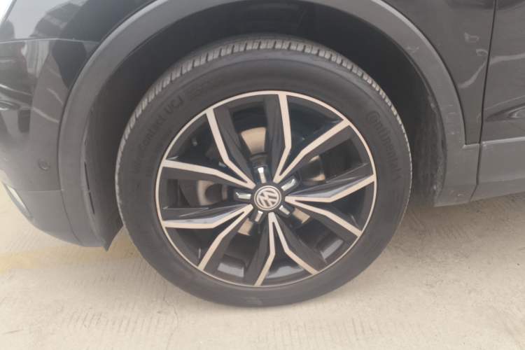 Used Volkswagen Tiguan L 2019 330TSI Automatic Two-Wheel Drive Smart Luxury Version China V Emission Standard
