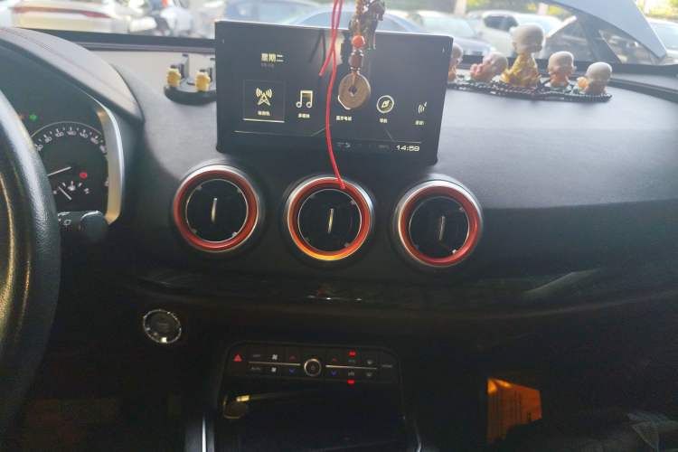 Used Wey VV5 2019 1.5T Two-Wheel Drive Color Pioneer
