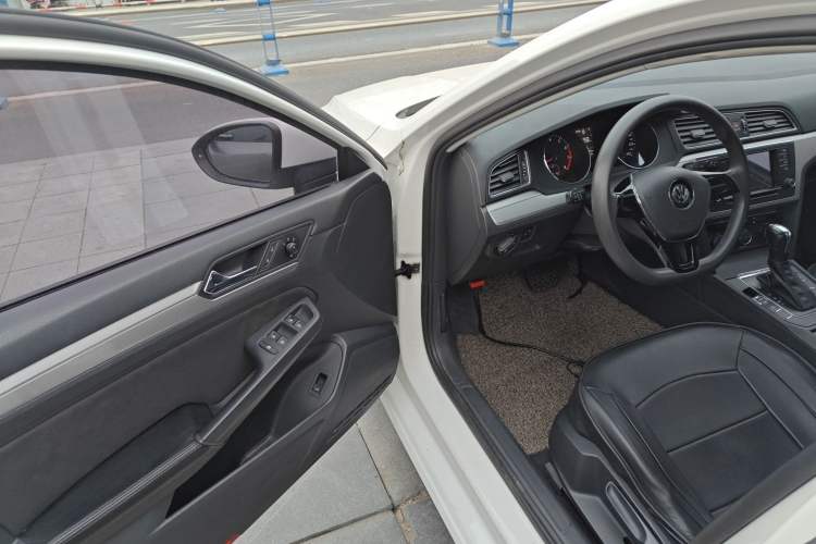 Used Volkswagen Lamando 2015 230TSI DSG Fashion Edition