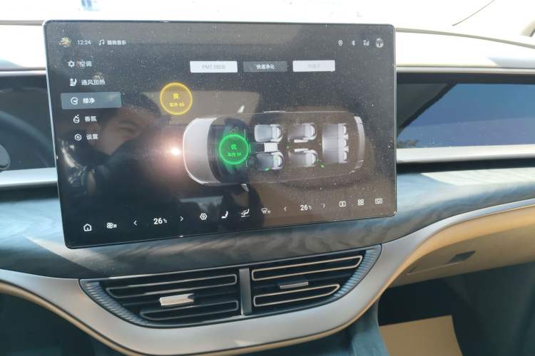 Used Denza D9 2022 DM-i 1040 Prestige Model
