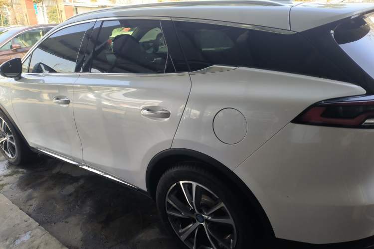 Used BYD Tang New Energy 2018 DM 2.0T All-Wheel Drive Smart Connectivity Luxury Model 7 Seats China V Emission Standard