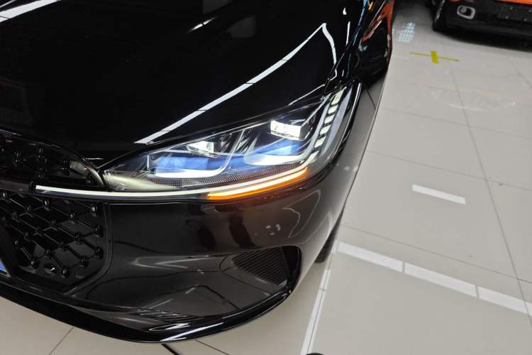 Used Lincoln Corsair 2023 2.0T Two-Wheel-Drive Luxury Edition
