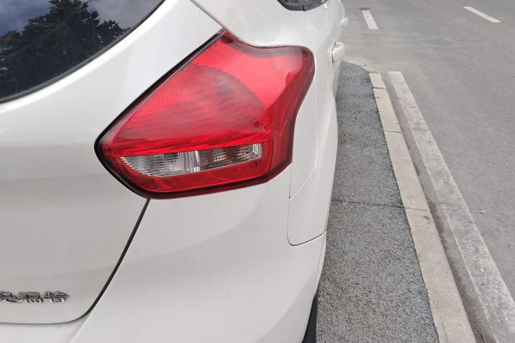 Used Ford Focus 2017 Hatchback 1.6L Automatic Fashion Edition Smart Drive Version