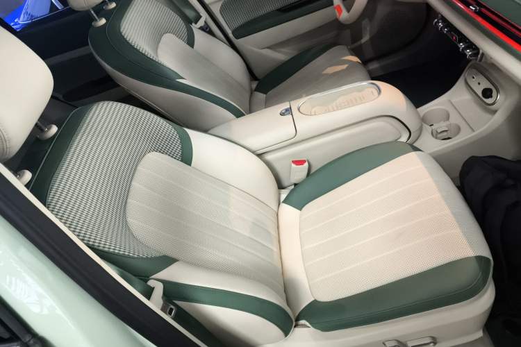 Used ORA Good Cat 2023 401 km Standard Range Prestige Version Lithium Iron Phosphate
