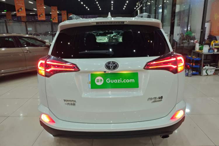 Used Toyota RAV4 2016 2.0L CVT Two-Wheel Drive Comfort Edition China V Standard