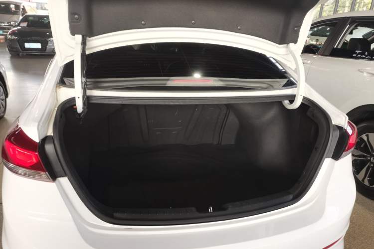 Used Hyundai Elantra 2016 1.4T Dual-Clutch Xuan Dong · Dynamic Version
