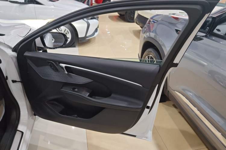 Used Buick LaCrosse 2023 Restyled 25T Cross-Country Edition
