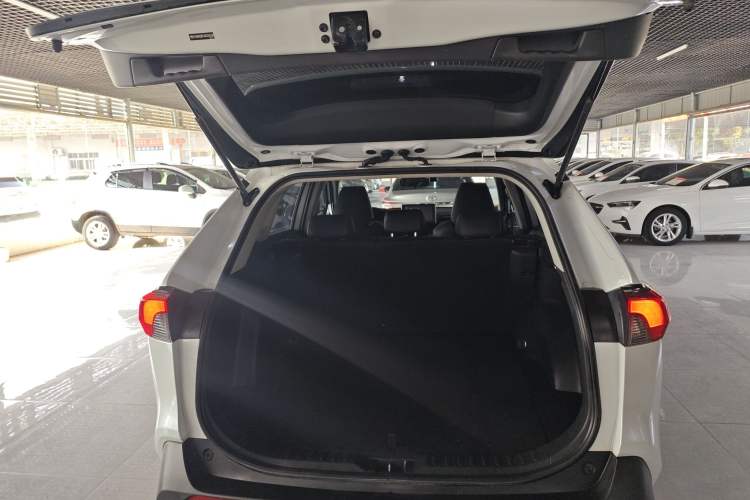 Used Toyota RAV4 2022 2.0L CVT Two-Wheel Drive Fashion Edition