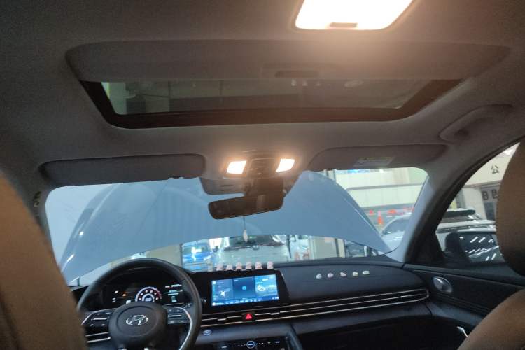 Used Hyundai Elantra 2022 1.5L CVT LUX Prestige Edition
