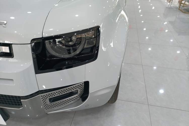 Used Land Rover Defender 2022 90 2.0T P300 Tiger-Power Ambition Edition
