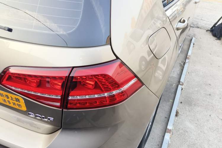 Used Volkswagen Golf 2016 1.6L Automatic Fashion Model
