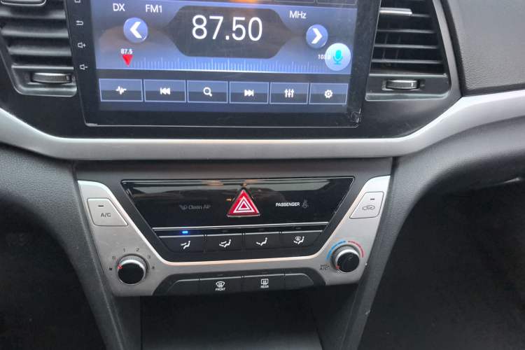 Used Hyundai Elantra 2016 1.6L Manual ZhiXuan · Dynamic Model
