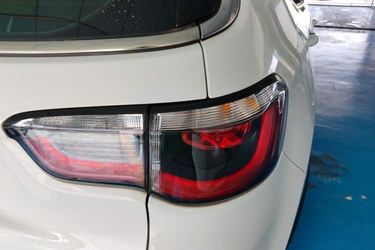 Used  Compass 2019 200T Automatic Family Edition - Connected Large Screen Version
