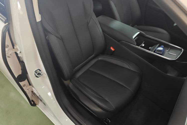 Used Buick LaCrosse 2025 28T Platinum Edition
