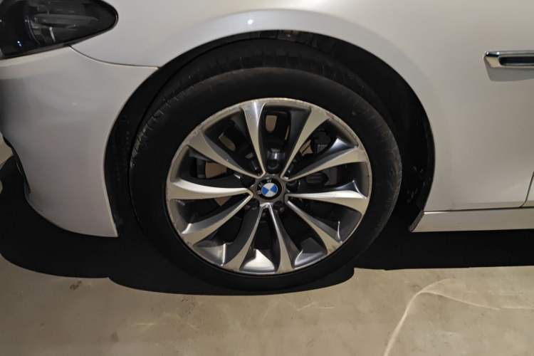 Used BMW 5 Series 2017 525Li Leading Model
