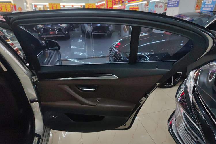 Used BMW 5 Series 2014 525Li Luxury Design Package
