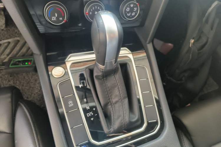 Used Volkswagen Magotan 2017 330TSI DSG Leading Model
