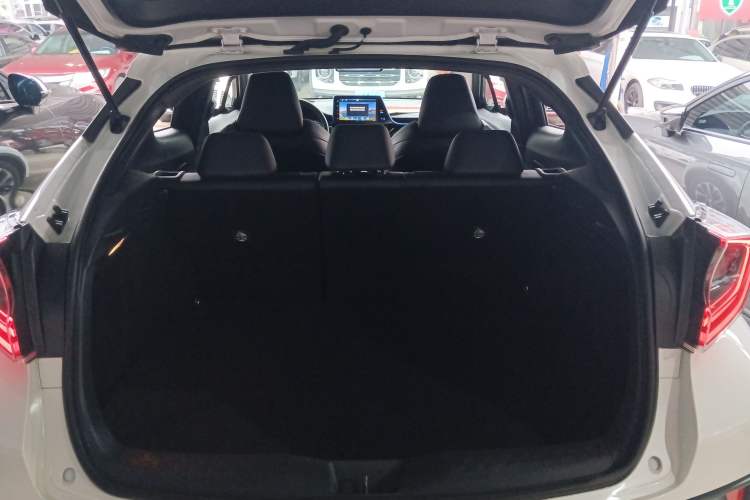 Used Toyota IZOA 2020 2.0L Yichi Version
