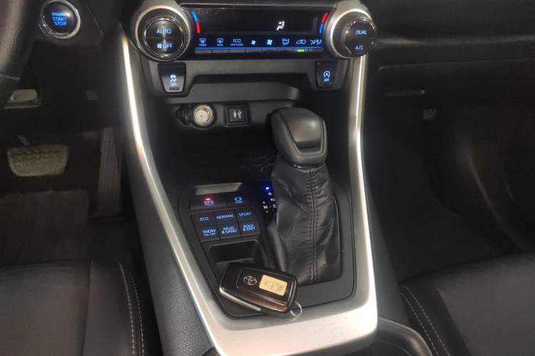 Used Toyota Wildlander 2020 2.0L CVT 4x4 Luxury Edition
