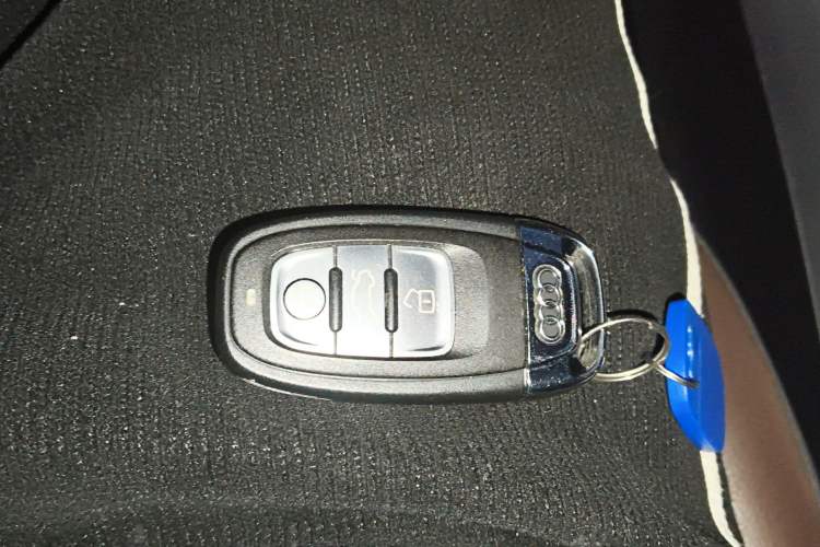 Used Audi Q5 2018 Collector's Edition 40 TFSI Technology Model
