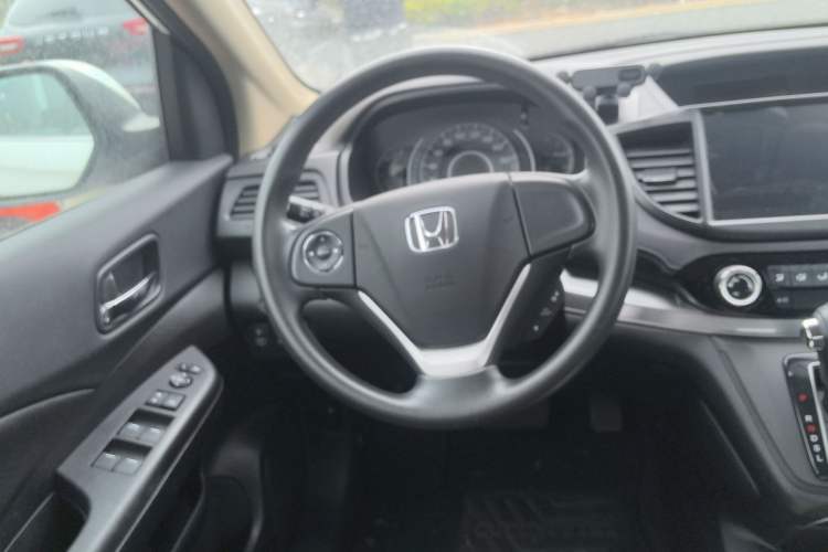 Used Honda CR-V 2015 2.0L two-wheel drive urban version
