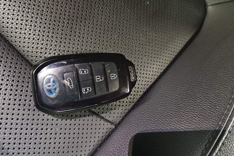 Used Toyota Sienna 2023 2.5L Hybrid Deluxe Edition
