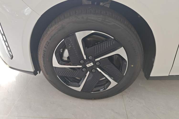 Used Geely Galaxy L6 2024 125km PLUS Dragon Edition