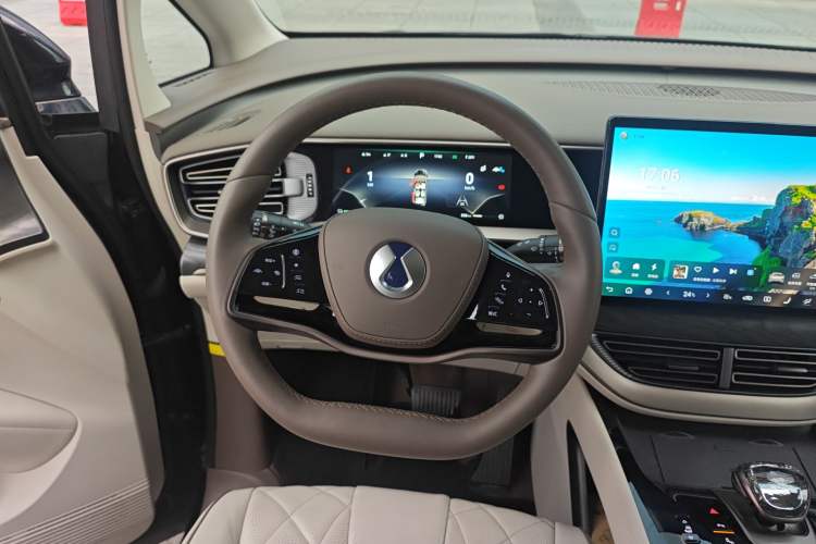 Used Denza D9 2022 DM-i 1040 Prestige Model