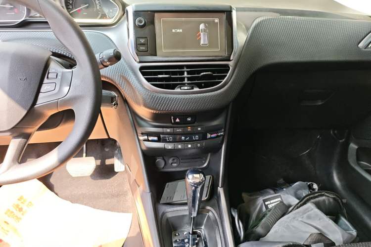 Used Peugeot 2008 2014 1.6L Automatic Fashion Edition
