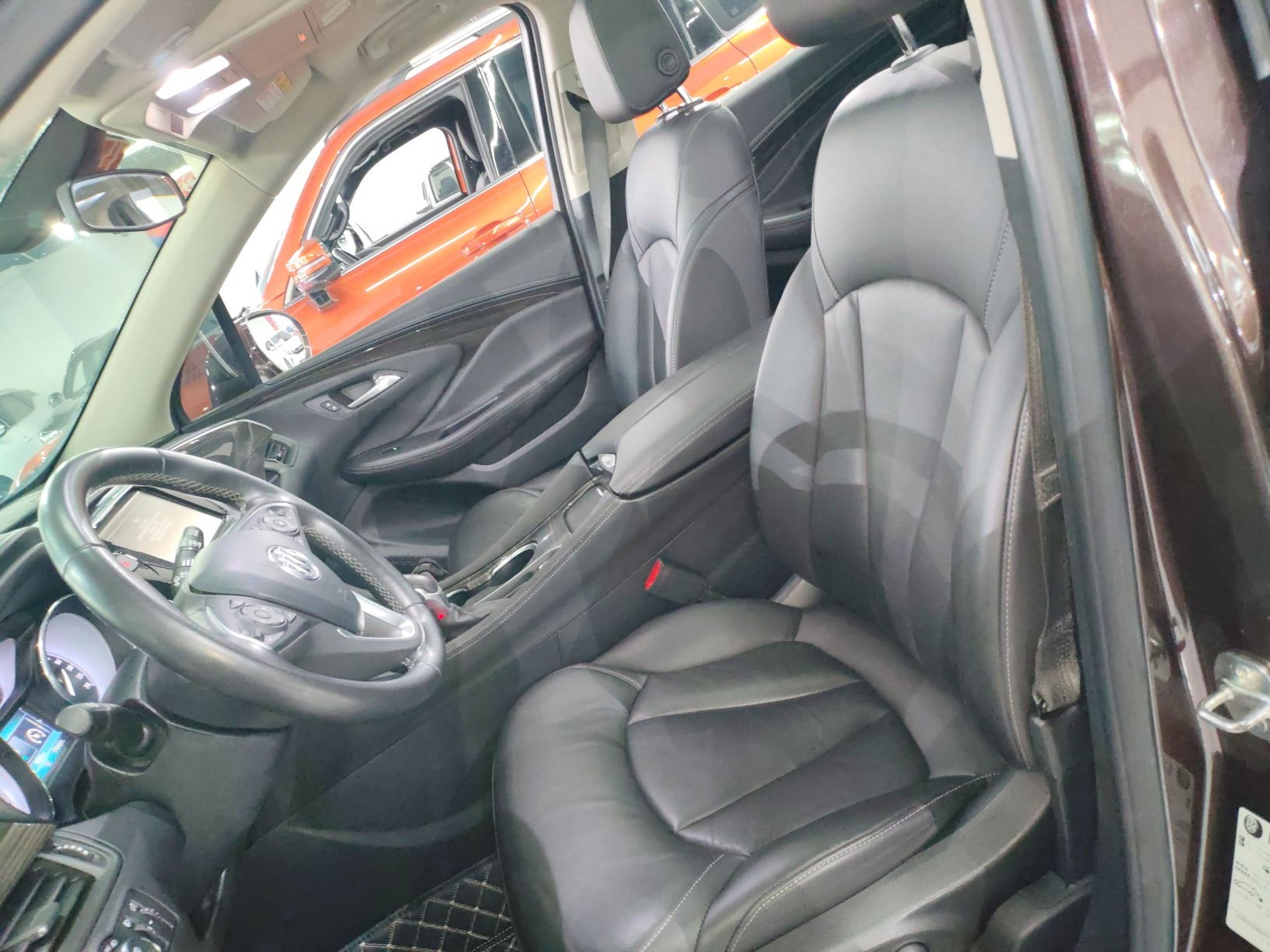 Переднее сиденье в автомобиле